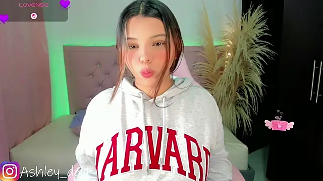 Ashley dolll online show from March 27, 2026, 9:05 pm