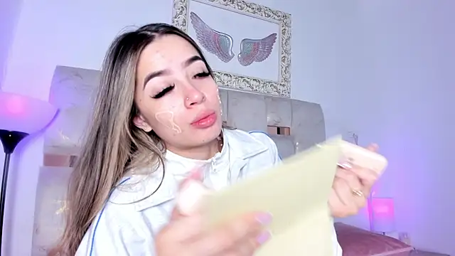 Lola Blondie online show from December 1, 2025, 12:28 pm