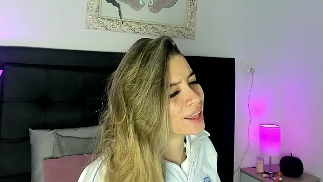 Lola Blondie online show from October 28, 2025, 12:26 pm