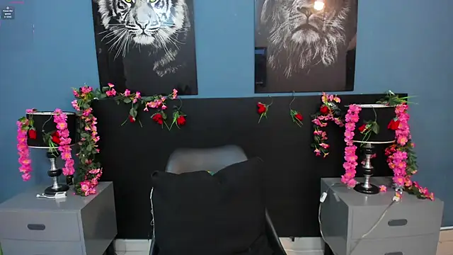 SophiaQueens online show from February 13, 2026, 8:20 pm