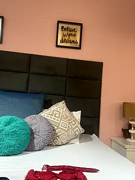 SophiaQueens online show from October 2, 2025, 8:01 pm