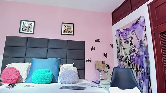 SophiaQueens online show from November 1, 2025, 11:31 pm