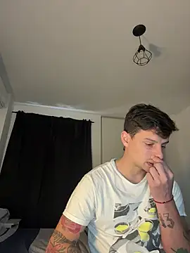 Snapshot of CarinaRose chatting on October 28, 2025, 9:03 pm CarinaRose online show from October 28, 2025, 9:03 pm