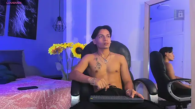 Snapshot of Draco_collins chatting on November 19, 2025, 7:36 pm Draco collins online show from November 19, 2025, 7:36 pm