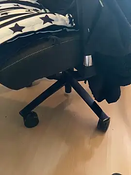 93tomten online show from March 15, 2025, 11:08 am