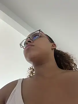 Snapshot of AlesiaCooper chatting on May 22, 2026, 2:20 am AlesiaCooper online show from May 22, 2026, 2:20 am