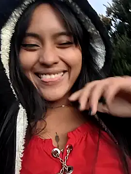 Snapshot of bella_warzon chatting on October 2, 2025, 10:46 pm bella warzon online show from October 2, 2025, 10:46 pm