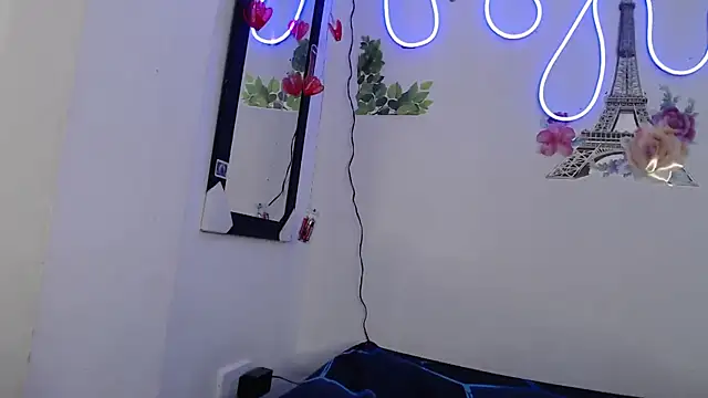 Snapshot of bella_warzon chatting on September 23, 2025, 3:41 pm bella warzon online show from September 23, 2025, 3:41 pm