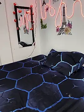 Snapshot of bella_warzon chatting on September 23, 2025, 2:40 am bella warzon online show from September 23, 2025, 2:40 am