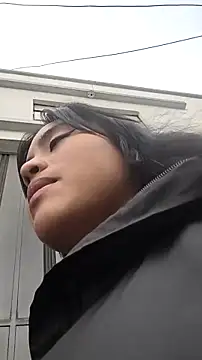 Snapshot of bella_warzon chatting on November 18, 2025, 9:18 pm bella warzon online show from November 18, 2025, 9:18 pm