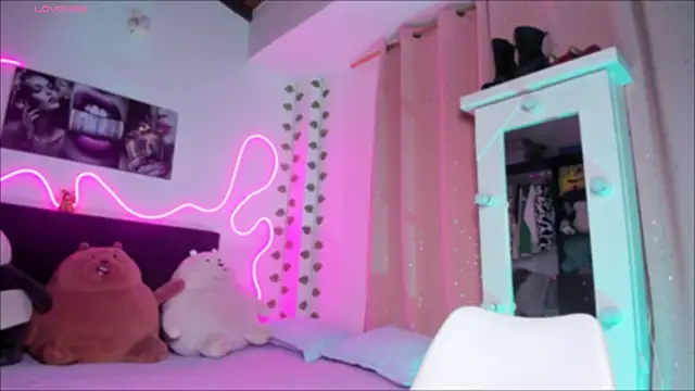 Snapshot of Vickysth chatting on October 15, 2025, 11:13 pm Vickysth online show from October 15, 2025, 11:13 pm