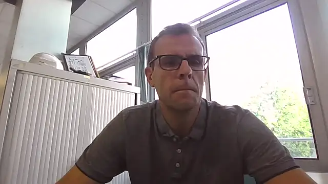 Snapshot of Simon_76 chatting on September 19, 2025, 4:33 pm Simon 76 online show from September 19, 2025, 4:33 pm