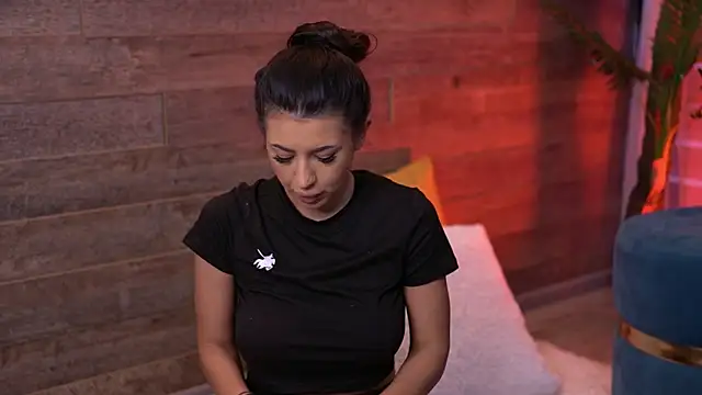 Snapshot of TanyaVonDe chatting on November 30, 2025, 1:23 pm TanyaVonDe online show from November 30, 2025, 1:23 pm