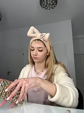Snapshot of Barbie69Doll chatting on March 20, 2025, 5:35 am Barbie69Doll online show from March 20, 2025, 5:35 am