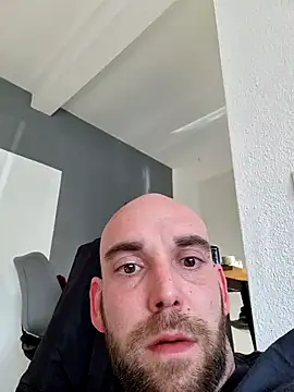 Snapshot of Smokeym123 chatting on March 7, 2025, 2:34 pm Smokeym123 online show from March 7, 2025, 2:34 pm