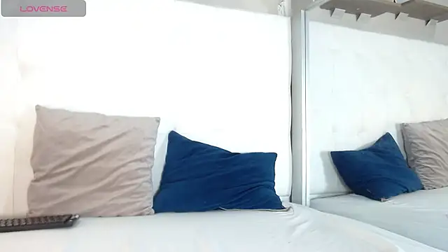 Snapshot of willow_smitt chatting on November 25, 2025, 12:49 pm willow smitt online show from November 25, 2025, 12:49 pm