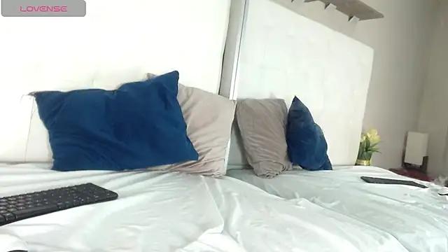 Snapshot of willow_smitt chatting on November 22, 2025, 12:37 pm willow smitt online show from November 22, 2025, 12:37 pm