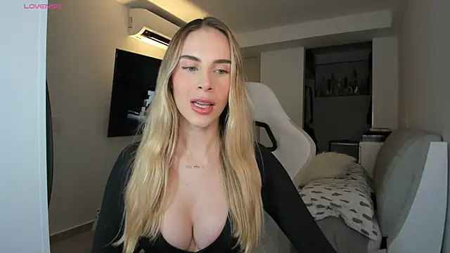 Danyblonde  online show from December 17, 2025, 2:05 am