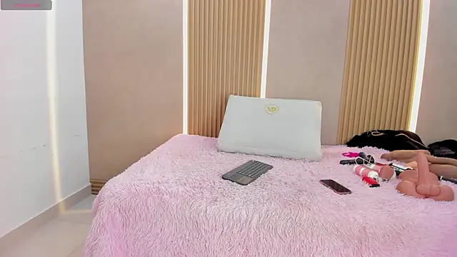 Snapshot of stephany_summer chatting on May 1, 2026, 8:14 pm stephany summer online show from May 1, 2026, 8:14 pm