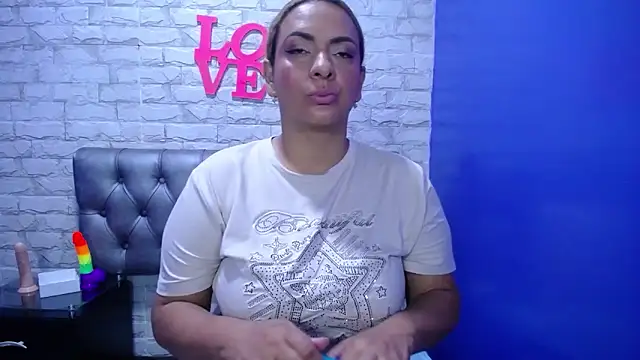 Snapshot of Milf-Prettyboobs chatting on June 6, 2026, 10:53 am Milf-Prettyboobs online show from June 6, 2026, 10:53 am