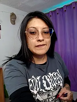 Snapshot of DaniPoison chatting on June 24, 2026, 7:33 pm DaniPoison online show from June 24, 2026, 7:33 pm