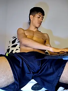 dareck 18 online show from March 22, 2026, 6:53 pm