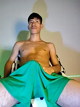 dareck 18 online show from March 17, 2026, 12:02 am