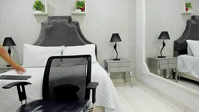 Snapshot of NaomiFrost chatting on March 16, 2025, 2:53 am NaomiFrost online show from March 16, 2025, 2:53 am