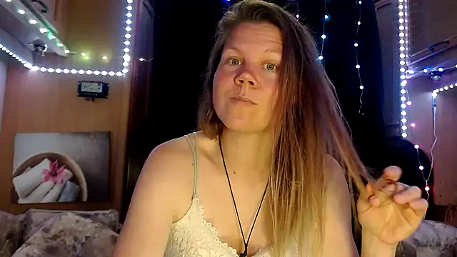Snapshot of CallMeMaria chatting on February 26, 2025, 5:21 pm CallMeMaria online show from February 26, 2025, 5:21 pm