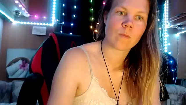 Snapshot of CallMeMaria chatting on February 14, 2025, 8:48 pm CallMeMaria online show from February 14, 2025, 8:48 pm