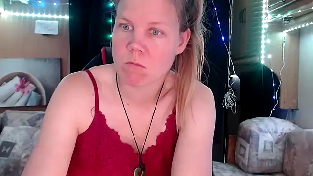 Snapshot of CallMeMaria chatting on February 19, 2025, 3:38 pm CallMeMaria online show from February 19, 2025, 3:38 pm