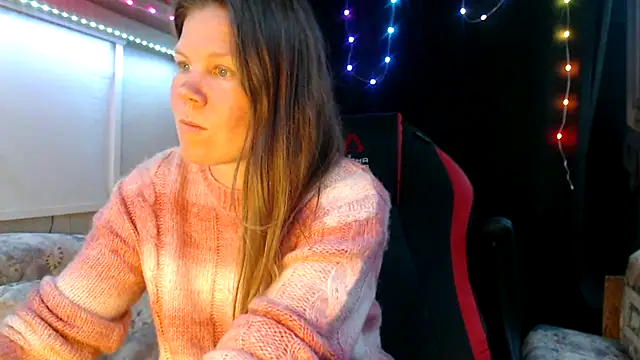 Snapshot of CallMeMaria chatting on March 18, 2025, 7:33 pm CallMeMaria online show from March 18, 2025, 7:33 pm