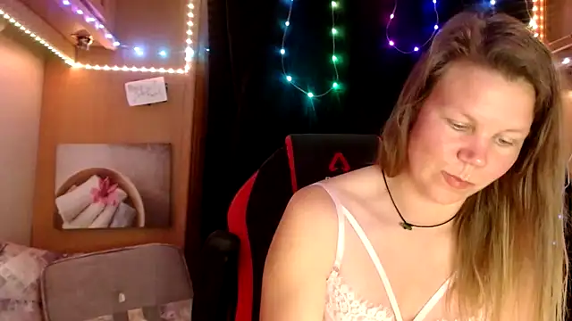 Snapshot of CallMeMaria chatting on March 10, 2025, 2:05 pm CallMeMaria online show from March 10, 2025, 2:05 pm