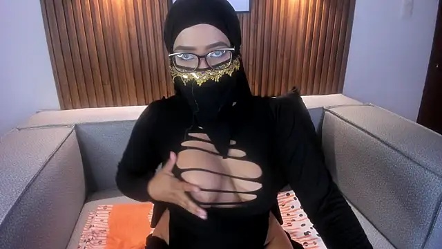 Snapshot of Sasha_Anaan chatting on March 17, 2025, 12:04 pm Sasha Anaan online show from March 17, 2025, 12:04 pm