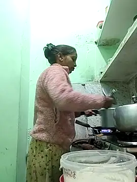 Hotty-Nidhi online show from November 23, 2025, 4:06 pm