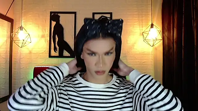 agatha rodriguez online show from September 24, 2025, 1:39 pm