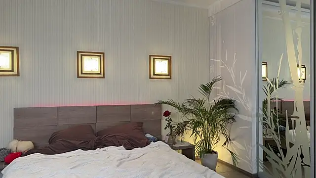 Snapshot of roselyn_rose chatting on September 16, 2025, 12:28 pm roselyn rose online show from September 16, 2025, 12:28 pm