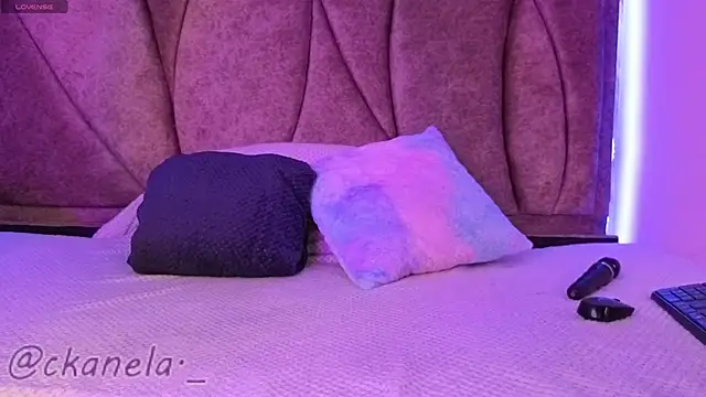 Kanela miller  online show from December 17, 2025, 12:32 pm