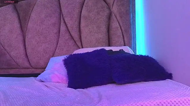 Kanela miller  online show from April 19, 2026, 11:44 am