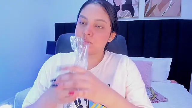 dullce77 online show from February 16, 2026, 7:34 pm