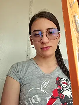 Snapshot of HOLY_DOLL chatting on December 5, 2025, 7:23 pm HOLY DOLL online show from December 5, 2025, 7:23 pm