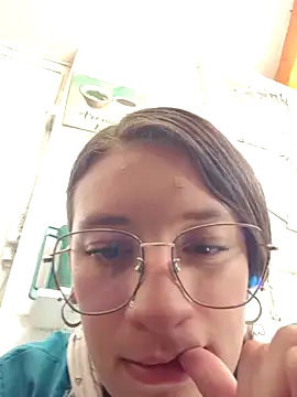 Snapshot of HOLY_DOLL chatting on November 6, 2025, 7:51 pm HOLY DOLL online show from November 6, 2025, 7:51 pm