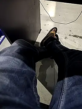 Snapshot of pmr1997 chatting on March 20, 2025, 8:19 pm pmr1997 online show from March 20, 2025, 8:19 pm