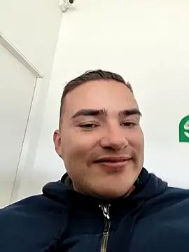 Snapshot of Andy-rtg chatting on April 7, 2026, 3:25 pm Andy-rtg online show from April 7, 2026, 3:25 pm