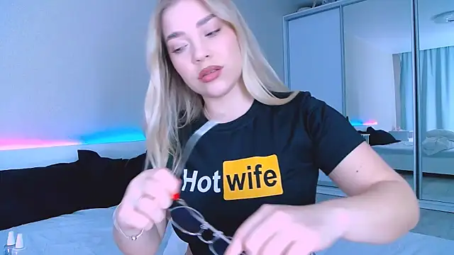 DIANAxxxDIAMOND online show from September 20, 2025, 8:08 am