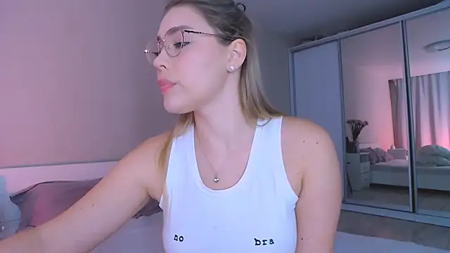 DIANAxxxDIAMOND online show from October 6, 2025, 6:58 am