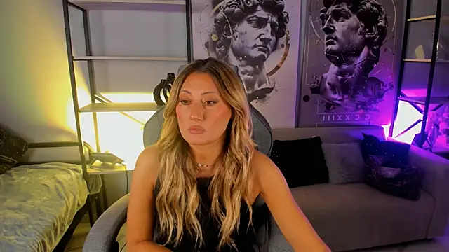 SarahAlluring online show from September 13, 2025, 1:00 pm