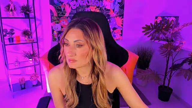 SarahAlluring online show from March 22, 2025, 1:30 pm