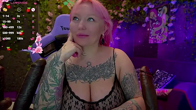 Snapshot of BlackedBarbie chatting on November 22, 2025, 7:13 pm BlackedBarbie online show from November 22, 2025, 7:13 pm