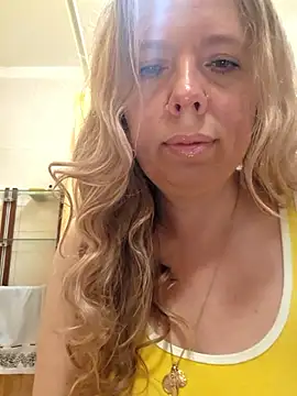 Snapshot of Irina3718 chatting on May 19, 2026, 6:20 am Irina3718 online show from May 19, 2026, 6:20 am